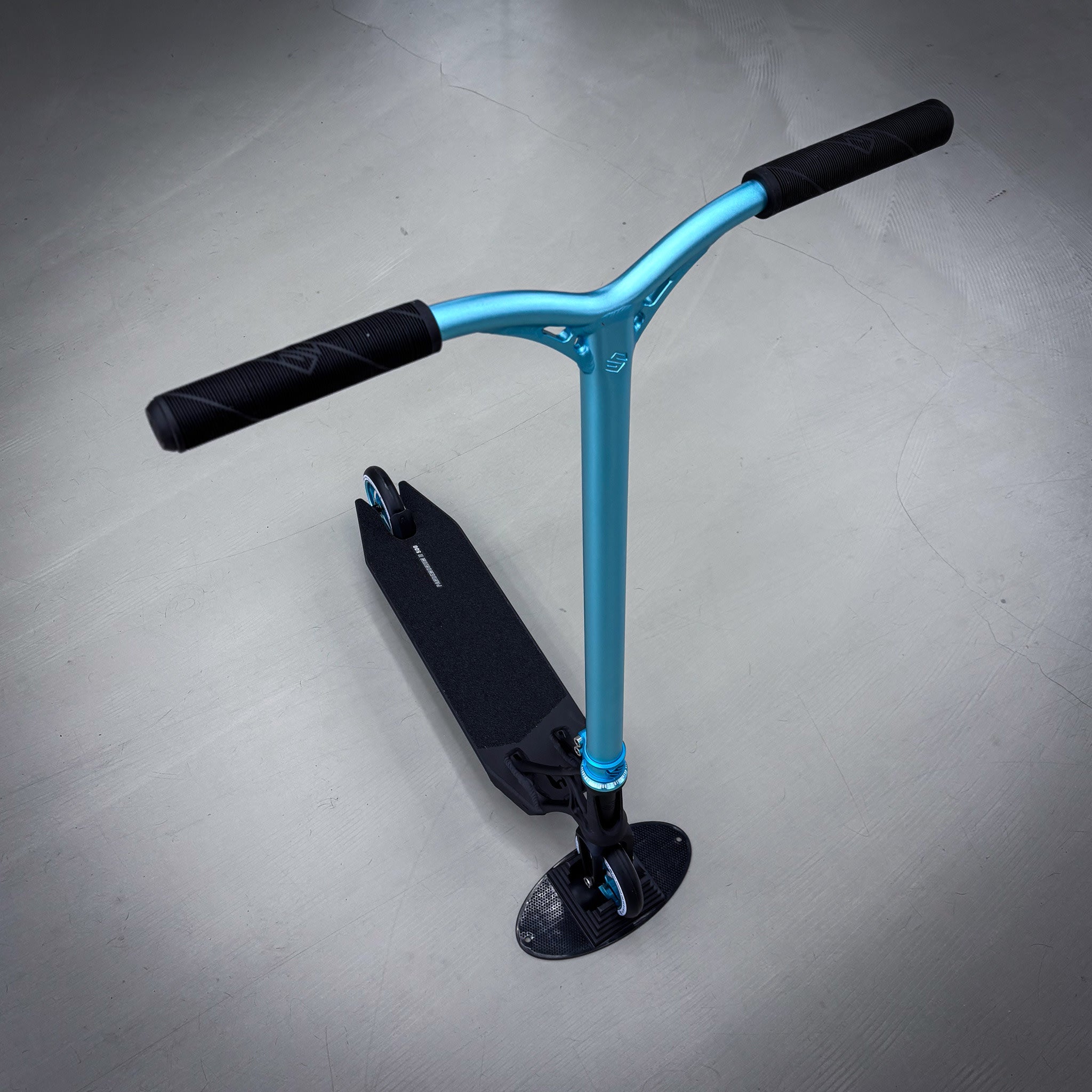 Striker Pande Black/Teal Custom Build - Black/Teal-ScootWorld.dk