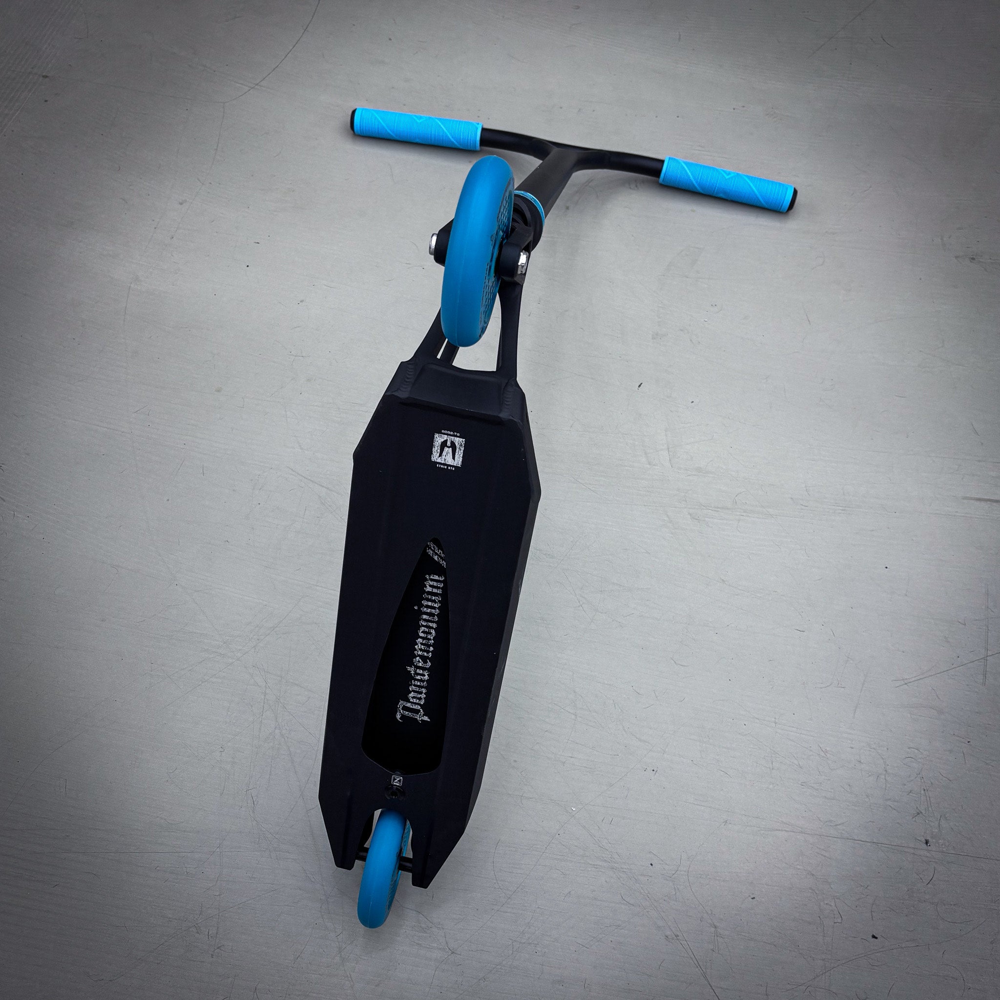 Striker Pande Lightweight 2 Custom Build - Black/Teal-ScootWorld.dk