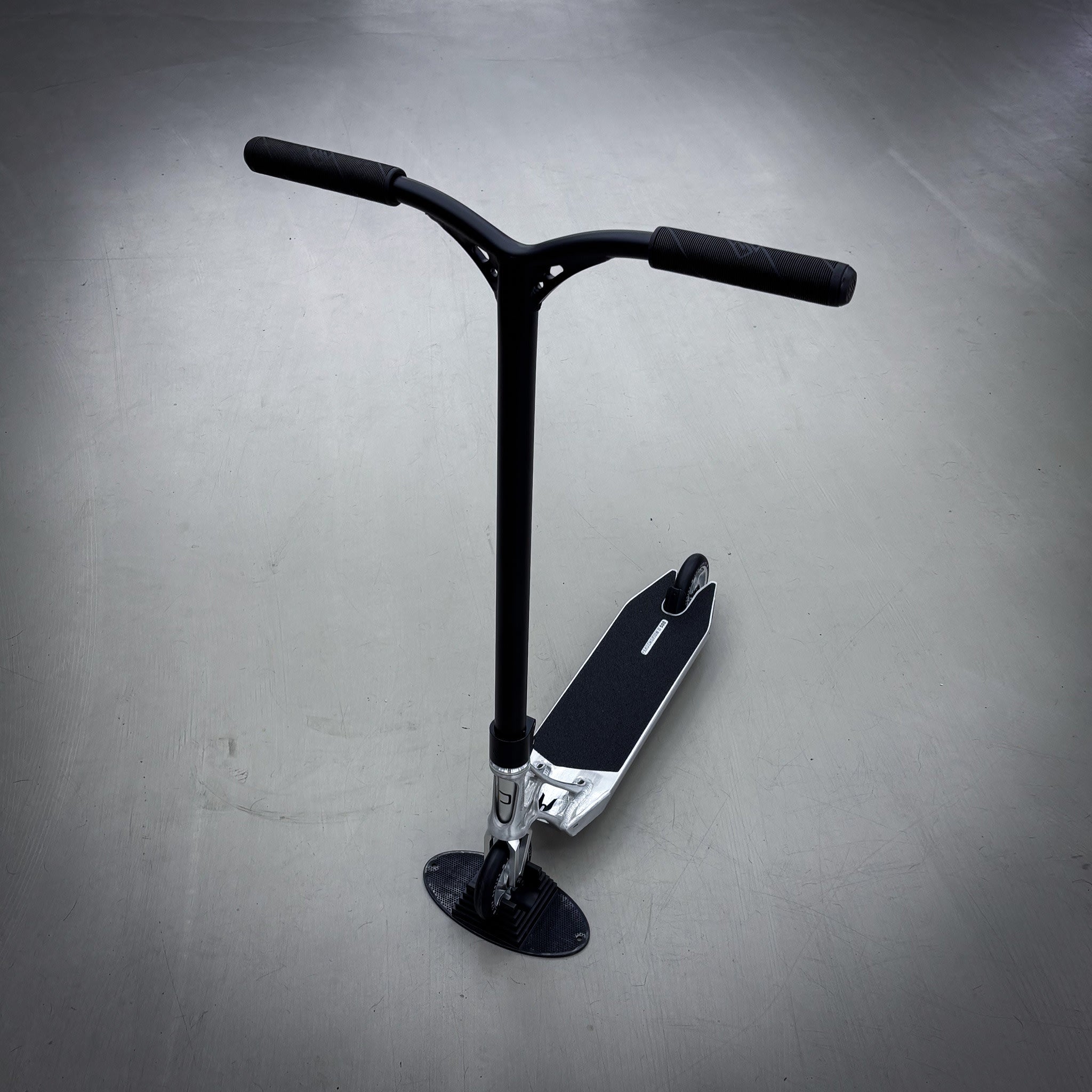 Striker Pande Black/Silver Custom Build - Black/Silver-ScootWorld.dk