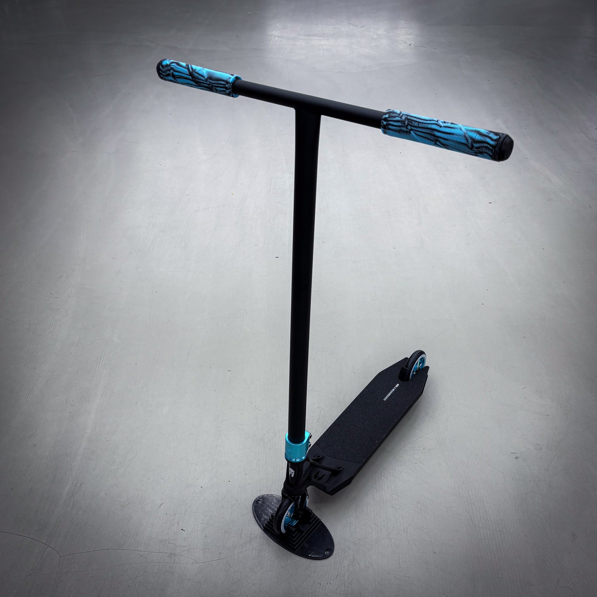 Striker Ethic 500mm Black Teal Custom Build - Black/Teal-ScootWorld.dk