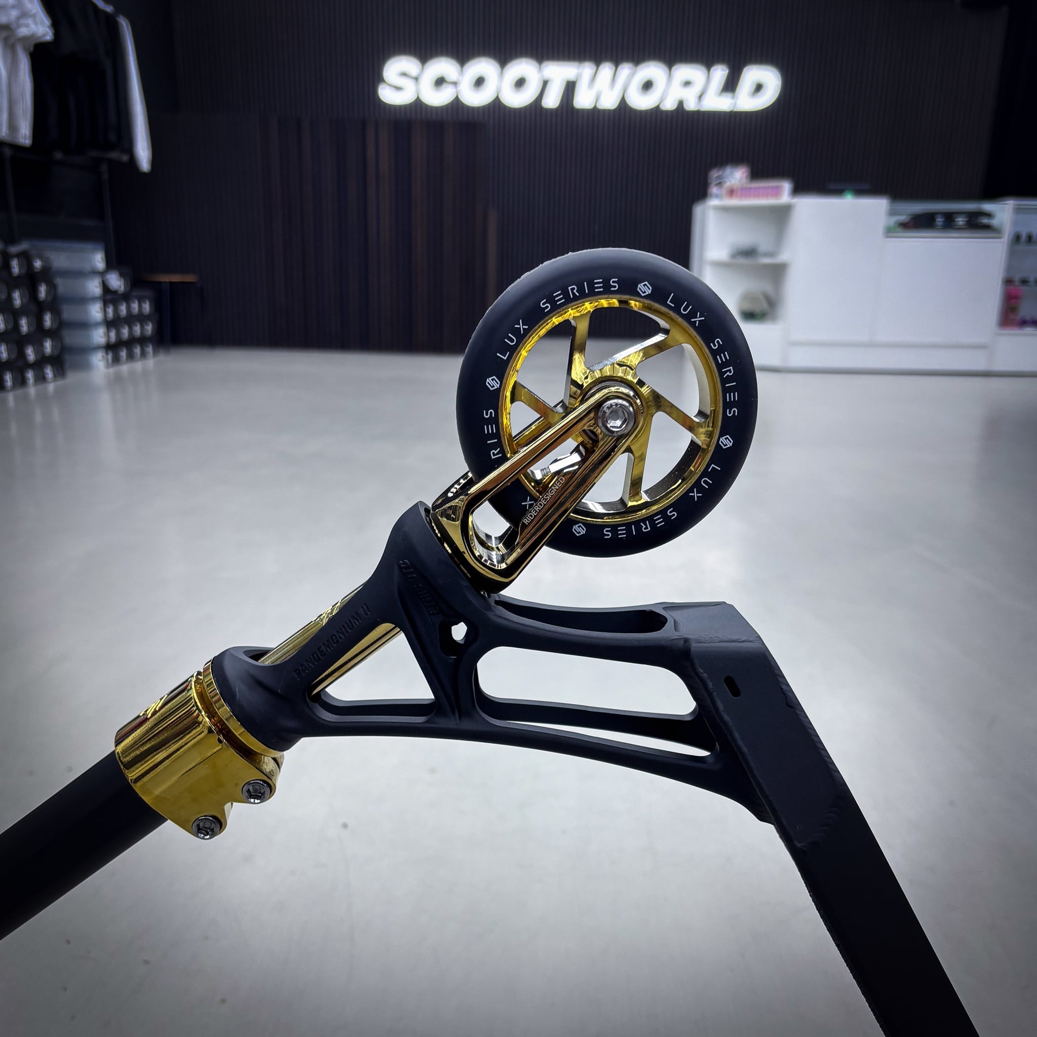 Ethic Black/Gold Custom Build - Black/Gold-ScootWorld.dk