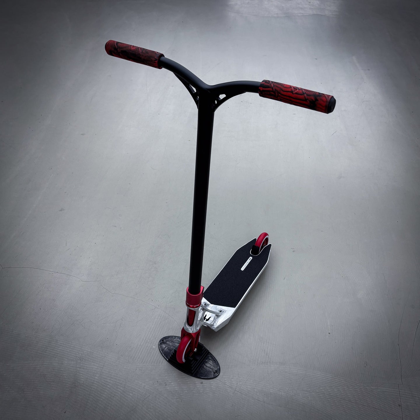 Striker Ethic Silver/Red 460 Custom Build - Black/Red-ScootWorld.dk