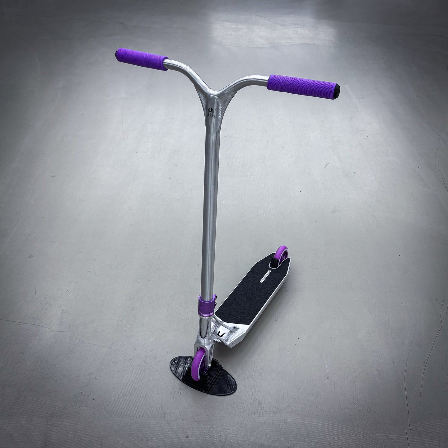 Striker Ethic Silver/Purple 500 Custom Build - Black/Purple-ScootWorld.dk
