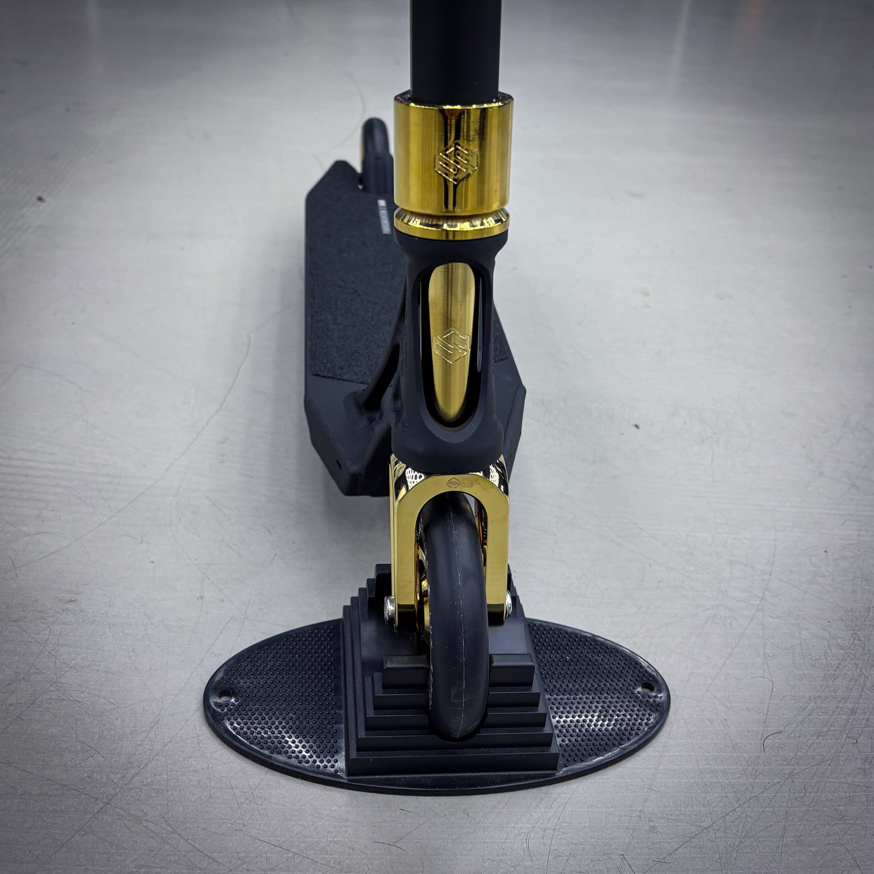 Ethic Black/Gold Custom Build - Black/Gold-ScootWorld.dk
