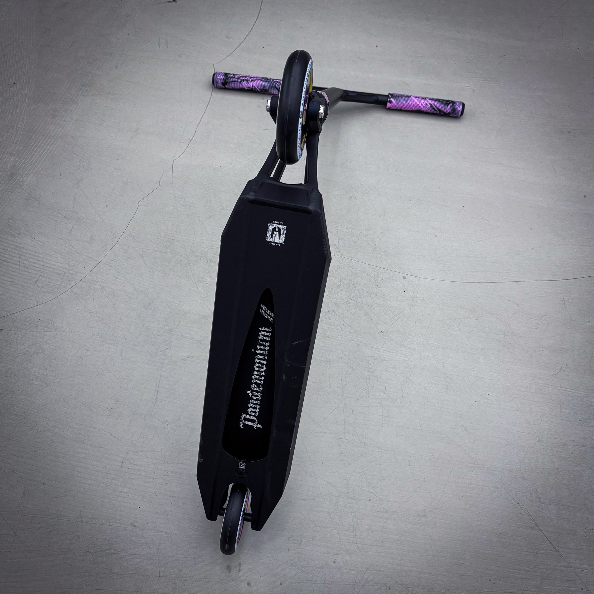 Striker Ethic Pande Black/Rainbow Custom Løbehjul - Black/Rainbow-ScootWorld.dk