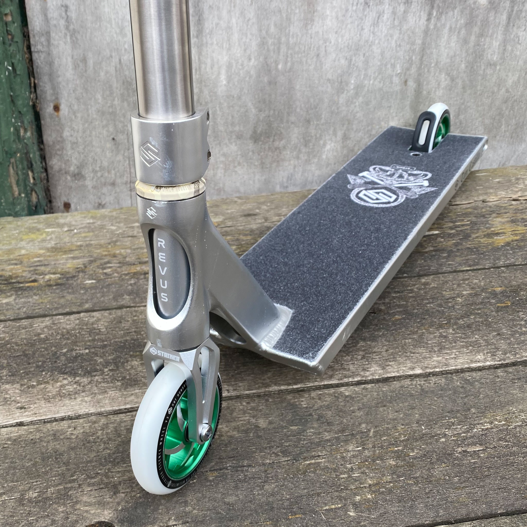 Striker Silver/Green Street Custom Build - Silver/Green-ScootWorld.dk